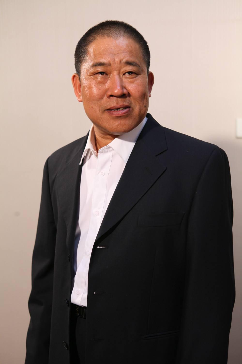 ���񶫵���������������� ����Ů���Ž������Ϲ��Ǻ�Ңǿ��