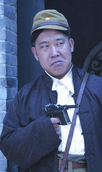 ���񶫵���������������� ����Ů���Ž������Ϲ��Ǻ�Ңǿ��