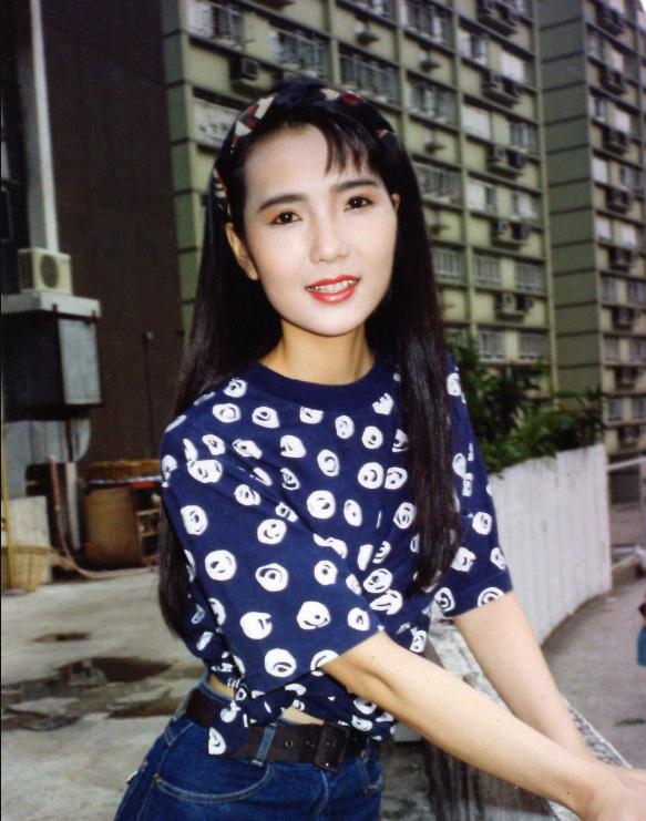 赵静仪结婚了吗老公是谁 她年轻时候的照片组图