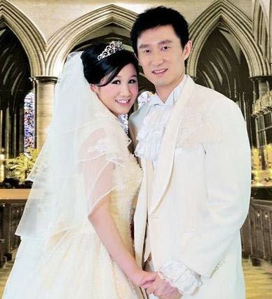 杜锋与妻子结婚照图 杜锋退役仪式名单