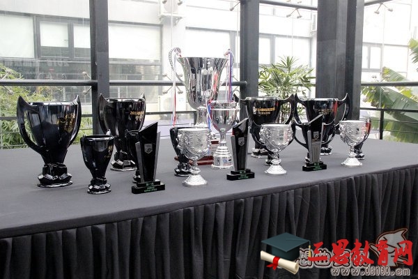 edg����һ�깤�ʶ��� ahq��edgʲô��ϵ