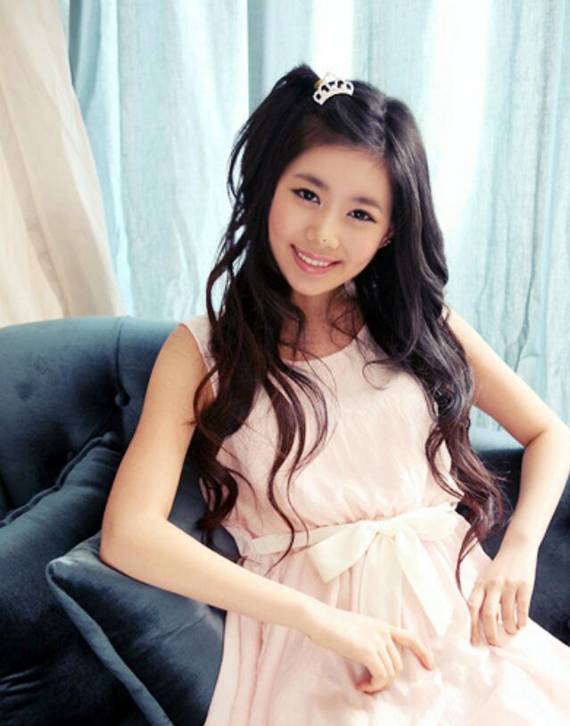 李居丽出道前的照片曝光 她的脸变化史组图