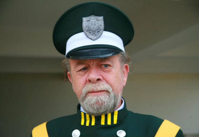 ��Ա�������к����� �������������Ƭ������