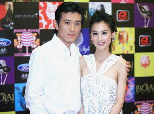 ����Ů�����������Ƭ ���ӵ�ǰ���պ��ٻ�����