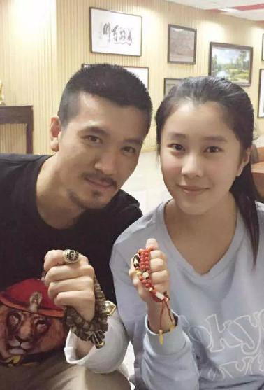 ����Ů�����������Ƭ ���ӵ�ǰ���պ��ٻ�����