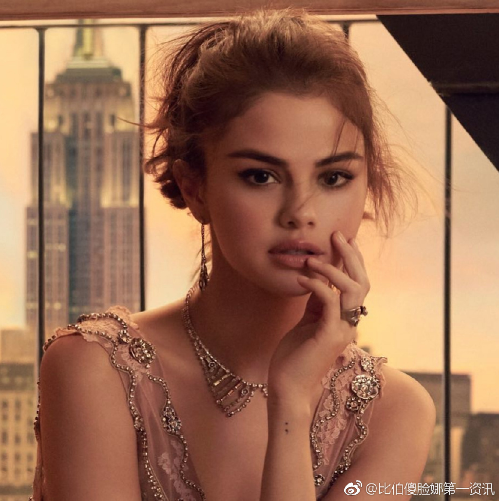 傻脸娜是谁 赛琳娜为什么叫傻脸