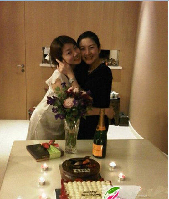 程晓玥的妈妈郭敬红资料照片 程晓玥郑凯为什么被叫真诚CP