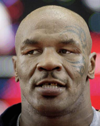 第一,五官不正,面上长痣,脸上长横肉.