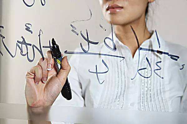 �����������ڸ߹������� �����ڹ�˾��λ�����֮��