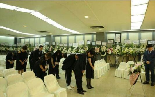 ��۵�һ��Ů����������ʱ��Ƭ ������������Ƭ�ع�