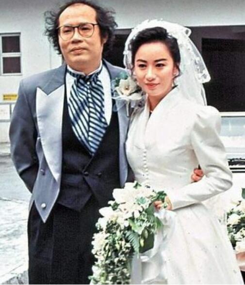 双目盈盈,肌肤粉红剔透,是个难得的美人,但看看她的结婚照,谢宁的老公