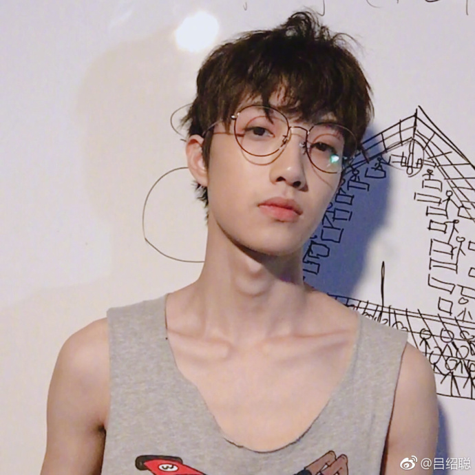 吕绍聪为什么叫杠杠 他现在在哪个学校读书