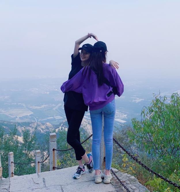 郭珺郭小仙年龄多少岁哪里人 她超新星运动会泳池身材超好