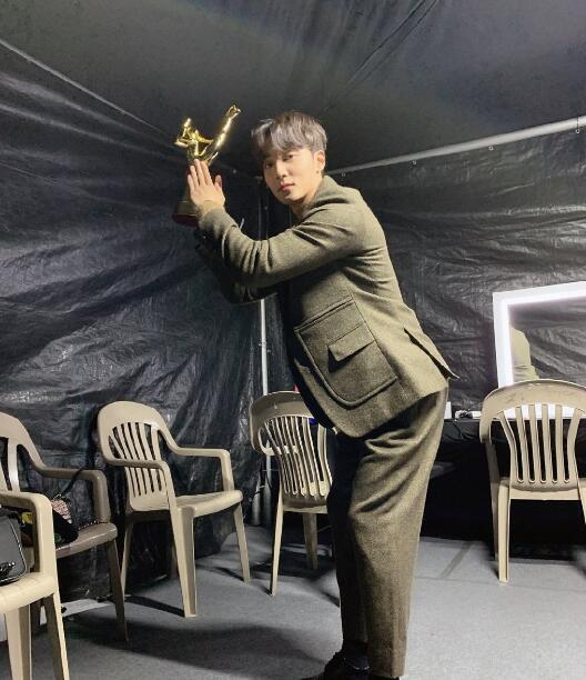 Roy Kim������ô��ô�� Roy Kim�������ĸ�̫��׼��