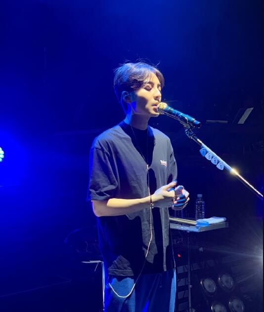 Roy Kim������ô��ô�� Roy Kim�������ĸ�̫��׼��