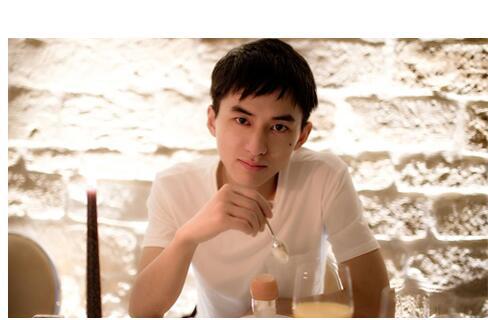 we草莓为什么叫一血莓 草莓和若风为什么翻脸