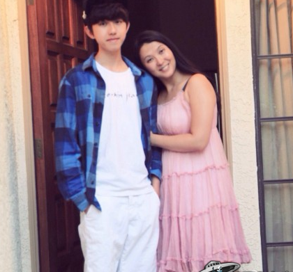 蔡徐坤退出swin了吗 蔡徐坤的妈妈演员徐静照片