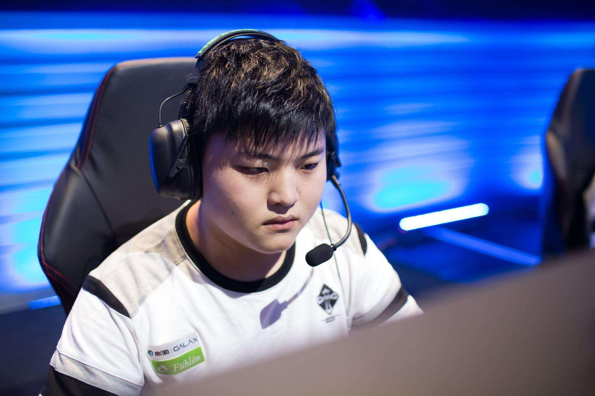 UziΪʲô�п�С�� UziŮ���Ѱ�������ָ����Ƭ