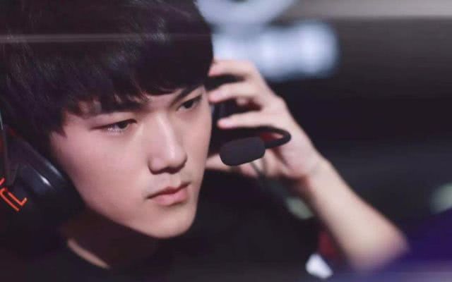 ���Ĳ�Ϊʲô�а�ˮ����ad��jkl ���Ǻ����Ƹ�������