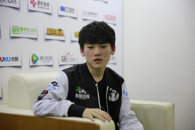 ���Ĳ�Ϊʲô�а�ˮ����ad��jkl ���Ǻ����Ƹ�������