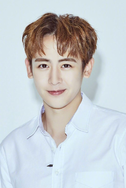 男人/女人发腮是什么意思 尼坤发腮后照片来了