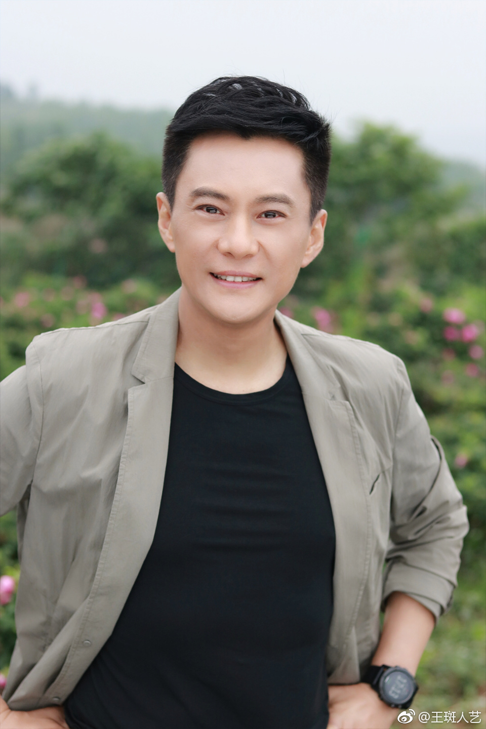 王汀和海清很像的对比图 王汀和王斑是兄妹吗
