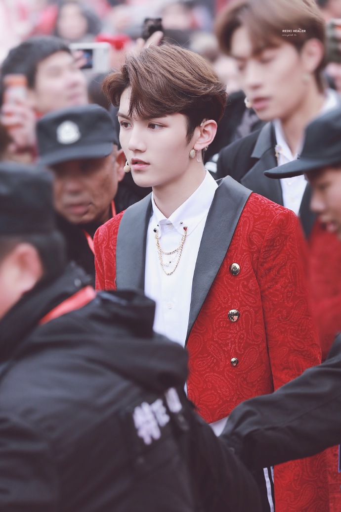 �鳬���и����ý���Ӣ�� �鳬ɳ��һ��У԰��������ô����