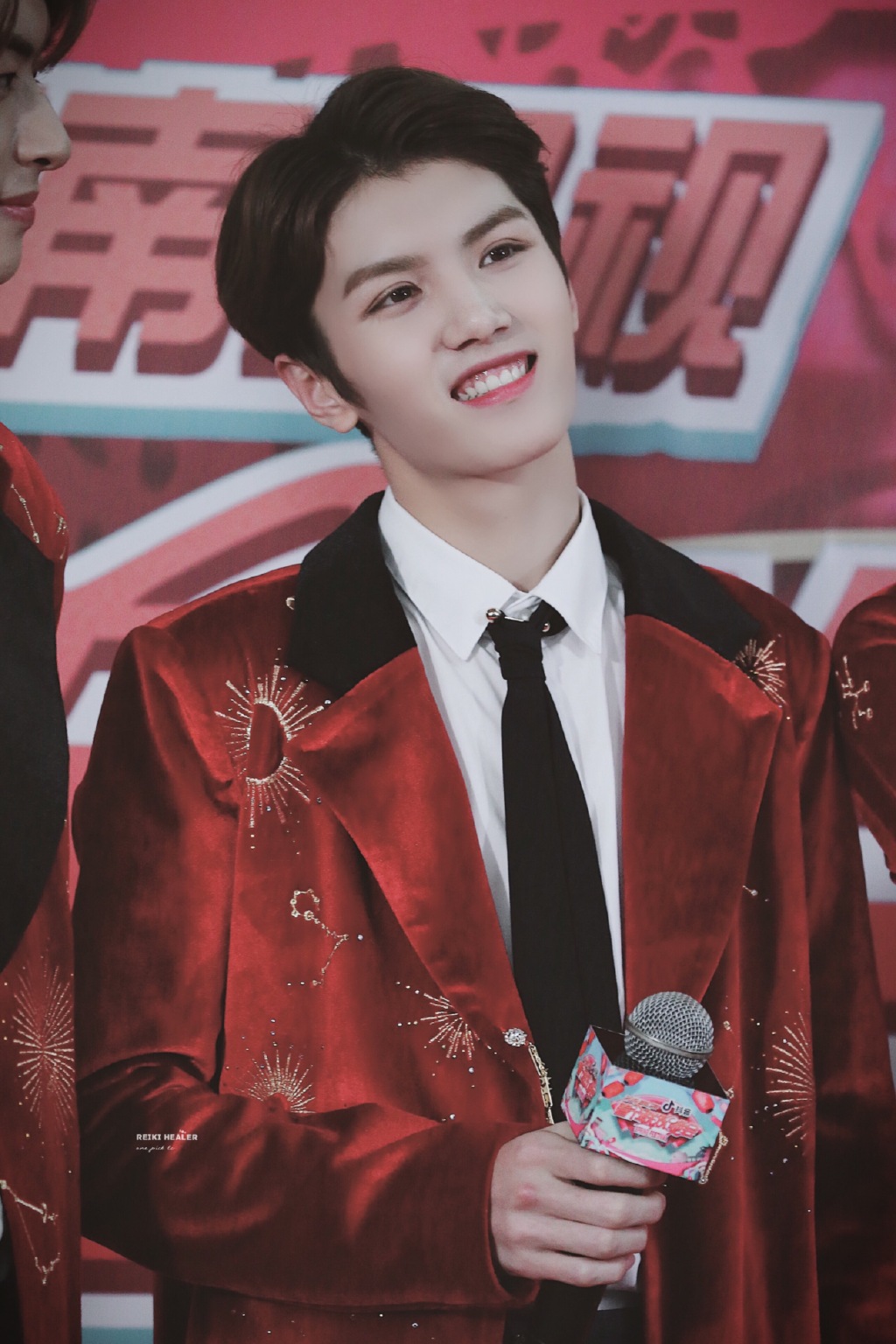 �鳬���и����ý���Ӣ�� �鳬ɳ��һ��У԰��������ô����