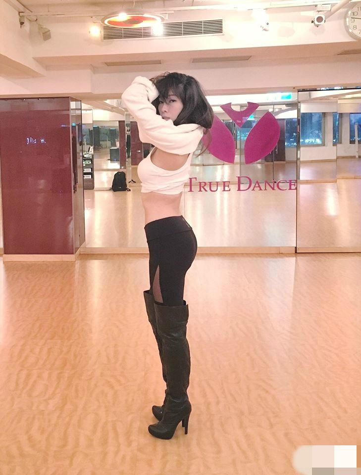 林睿君上课被学生投诉 只因穿的太火辣