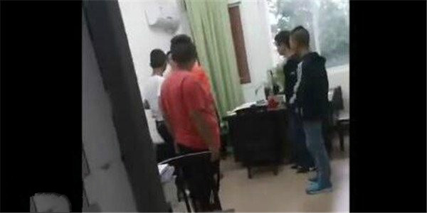 �Ĵ�ĳְҵѧԺѧ��Ź����ʦ ֻ�����δ���칫�ұ�����ʦ