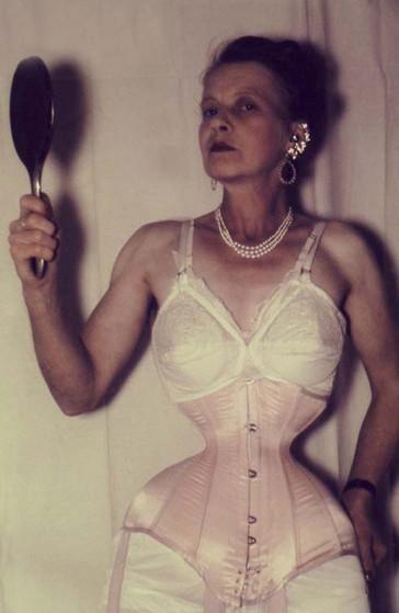 ��������˹����Χ�ж��� ���ĸ������ʷ�ع�