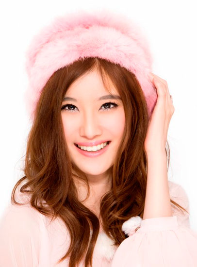 ���ó������¼�ͼƬ �����ŵ�Ů������˭