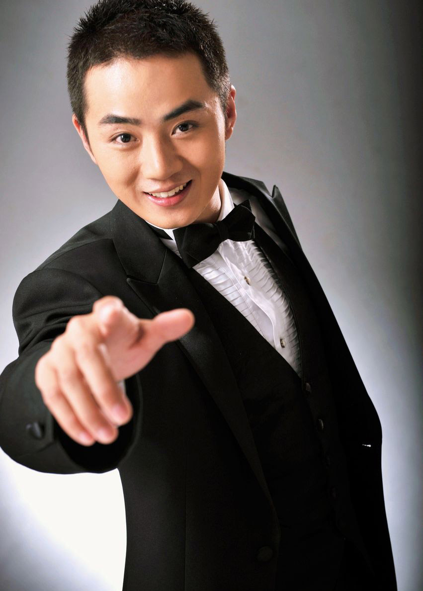 梁晶晶是余少群的老婆吗 余少群何炅有什么恩怨