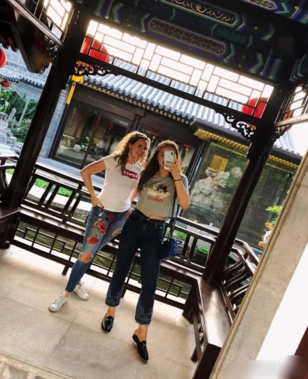 邓文迪分到多少钱她一共多少钱 邓文迪怎么一步步成功的