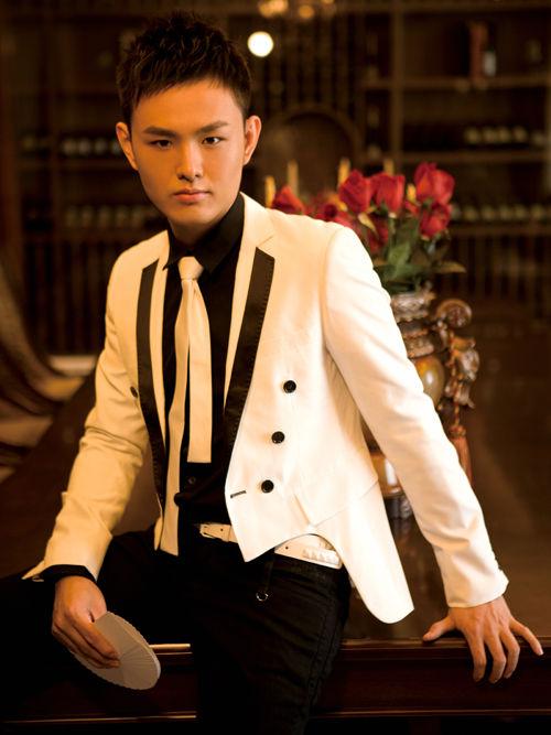 邓男子的悬空魔术揭秘 中国最厉害的魔术师是谁