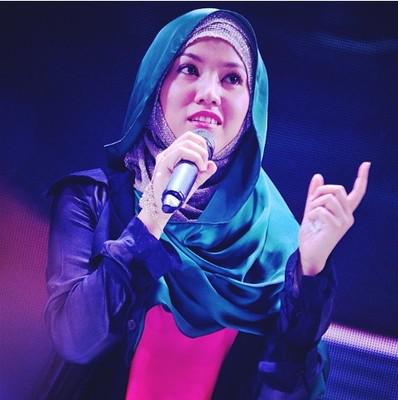 马来西亚歌手茜拉为什么戴头巾 茜拉不带头巾的照片啥样