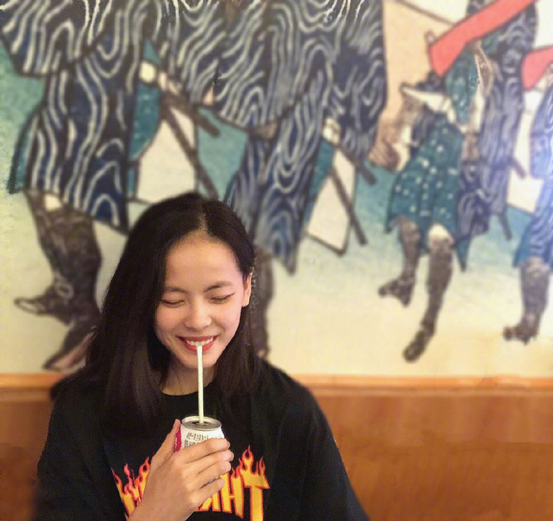 杨舒予长发照片来了 她和杨鸣是什么关系