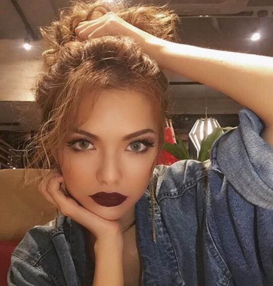 naomi康雅馨为什么会说日语 她为什么长的像外国人整容整的吗