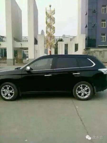 ������ˮƿʲô��˼ ��У�ſڳ�����ˮ�������