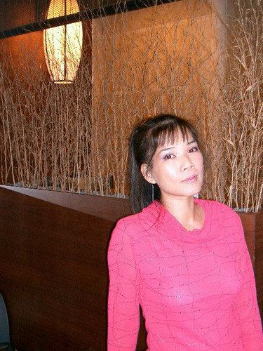 韩宝仪和邓丽君是不是同一个时代 她俩谁嗓音比较干净更厉害