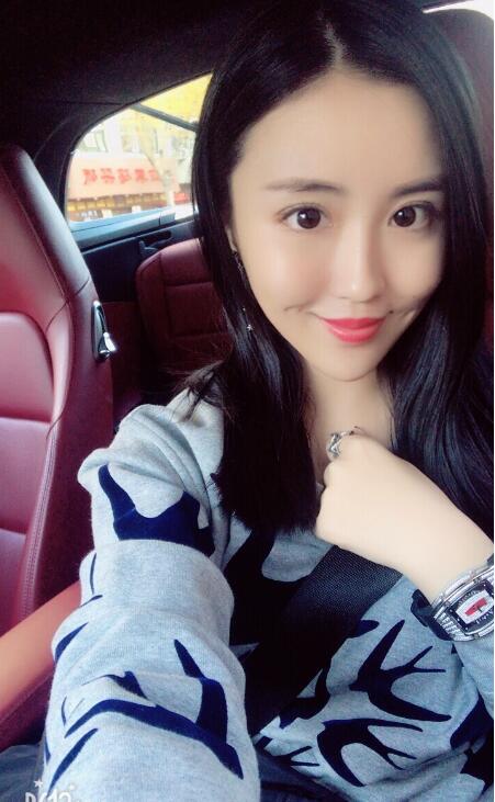 关小平是一位非常优秀的二人转演员,从小深受父亲影响的关思慧并没有