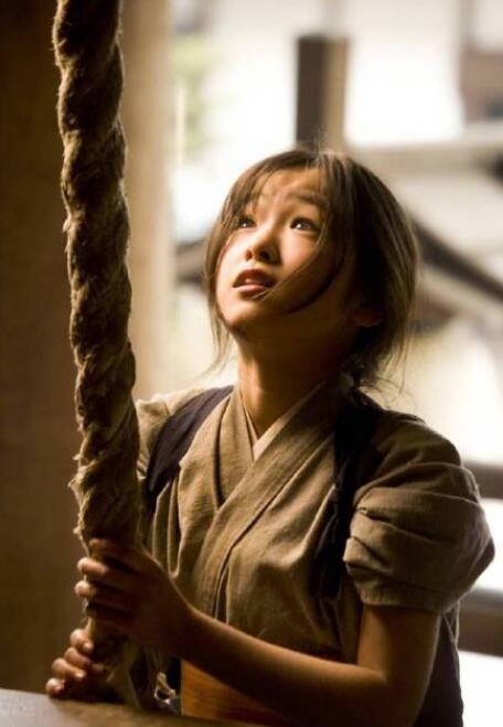 ������ٻ��ݵ�Сǧ�����۾�������� �����ں���ǰ�����ӱ���