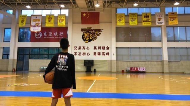 �żҳ���ôʧȥ�ֱ۵� �����߶���