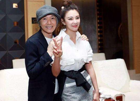 爆料这件事情的人是宋祖德,他说张雨绮拍摄长江七号的时候跟周星驰