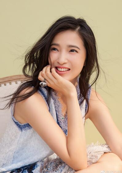 龚蓓苾和谁长得像 唐艺昕龚蓓苾长得好像对比图