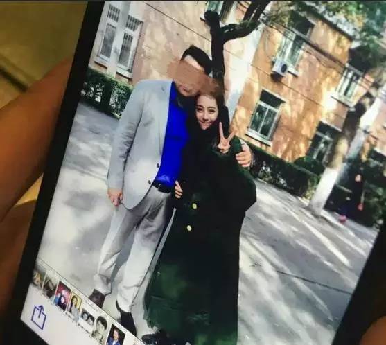 �����Ȱͼ�ͥ��Ա����˭ �Ȱ͵ĸ�ĸ��ʲô��