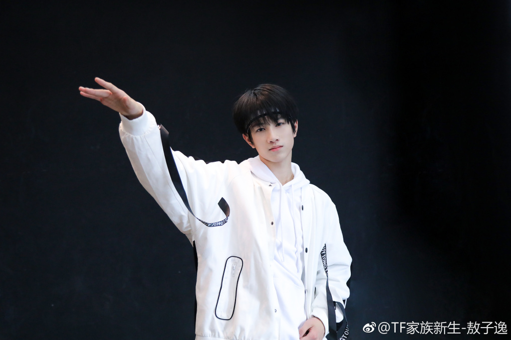 �����ݸ������� ���߾����Ƕ���