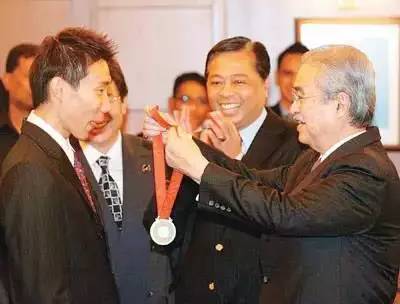 ����ΰ���������ǵ�λ���� ����ΰ��û�еù�����ھ�