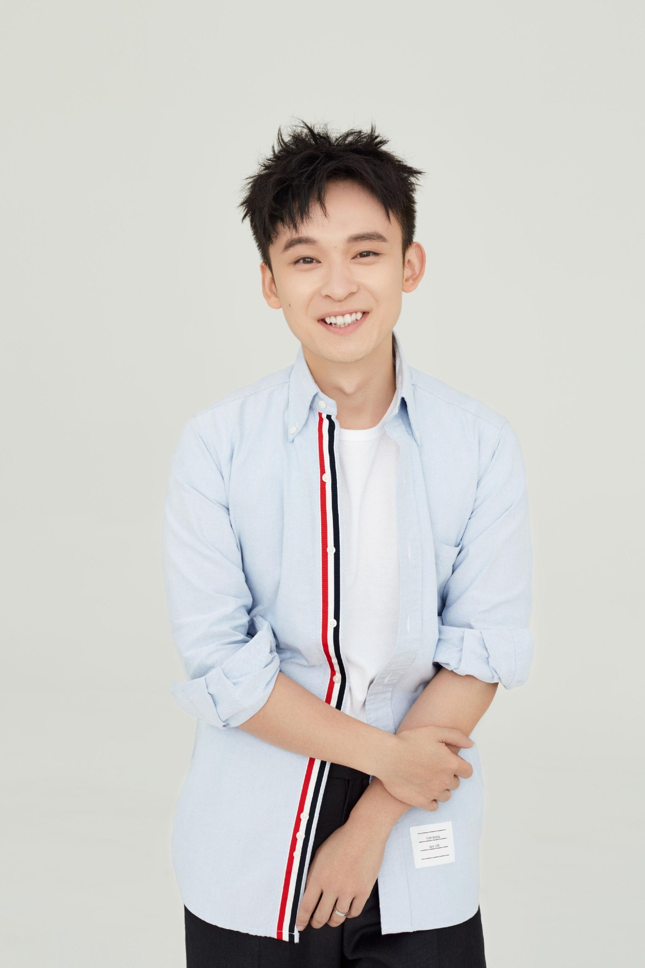 董子健的家世介绍 董子健和张艾嘉亲吻图