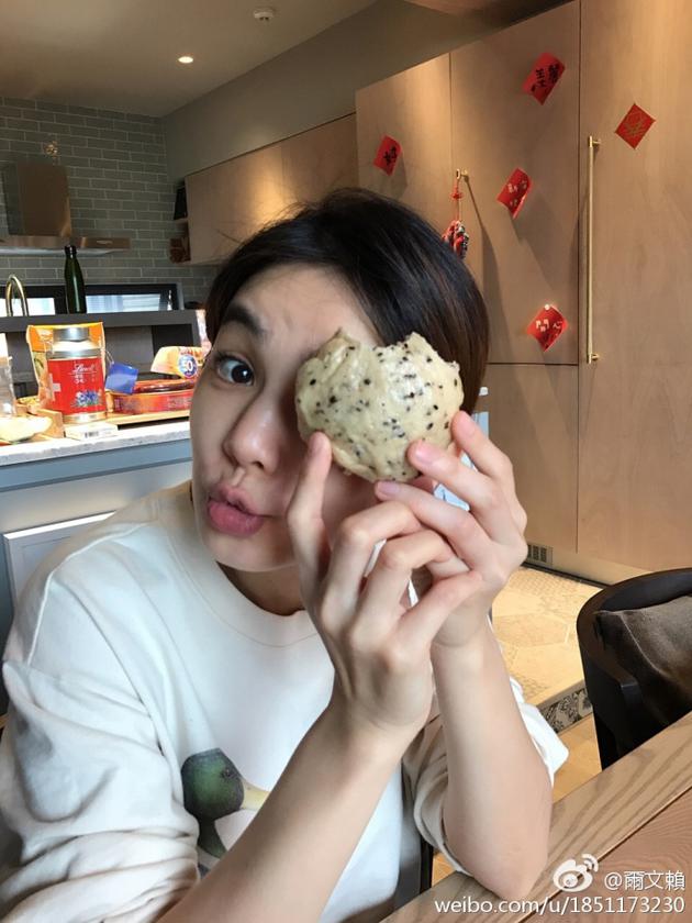 Ella����ջ��Ϲ����� ����һ����ɫ�ɲ�